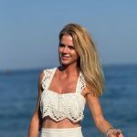 El look ibicenco de Amelia Bono.