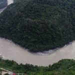Aerial photo taken on Oct. 20, 2018 shows the Medog section of the Yarlung Tsangpo River after an overflow in Nyingchi, southwest China's Tibet Autonomous Region. According to local authority, water levels of the landslide-caused barrier lake on the Yarlung Tsangpo River dropped 56 meters while the risks of flood reduced.