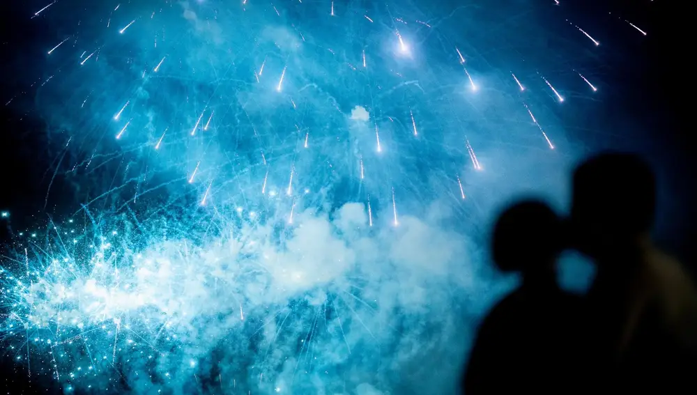 Tradicional espectáculo de fuegos artificiales de la Feria de Málaga