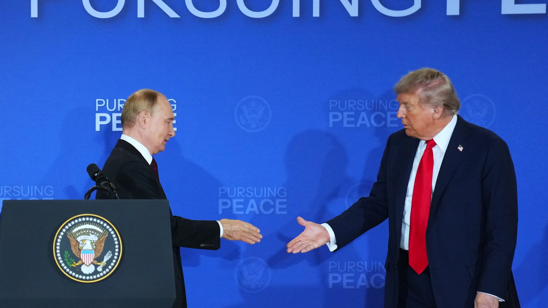 ANCHORAGE (U.S.), Aug. 15, 2025 -- U.S. President Donald Trump (R) and Russian President Vladimir Putin attend a joint press conference after concluding their talks in Anchorage, Alaska, the United States, on Aug. 15, 2025. Europa Press/Contacto/Wu Xiaoling 16/08/2025 ONLY FOR USE IN SPAIN