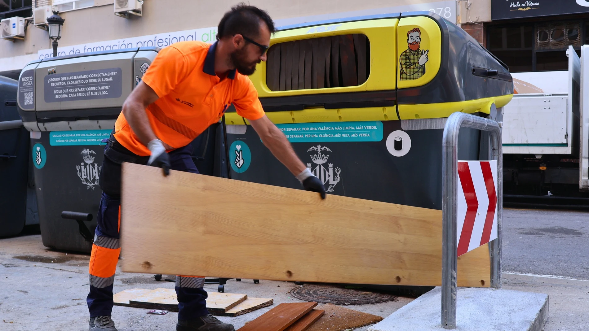 La ciudad de Valencia recoge 7.000 toneladas de muebles y enseres en el primer semestre del año