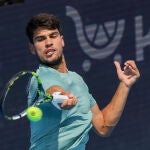 Alcaraz golpea de derecha en su partido de cuartos de final ante Rublev