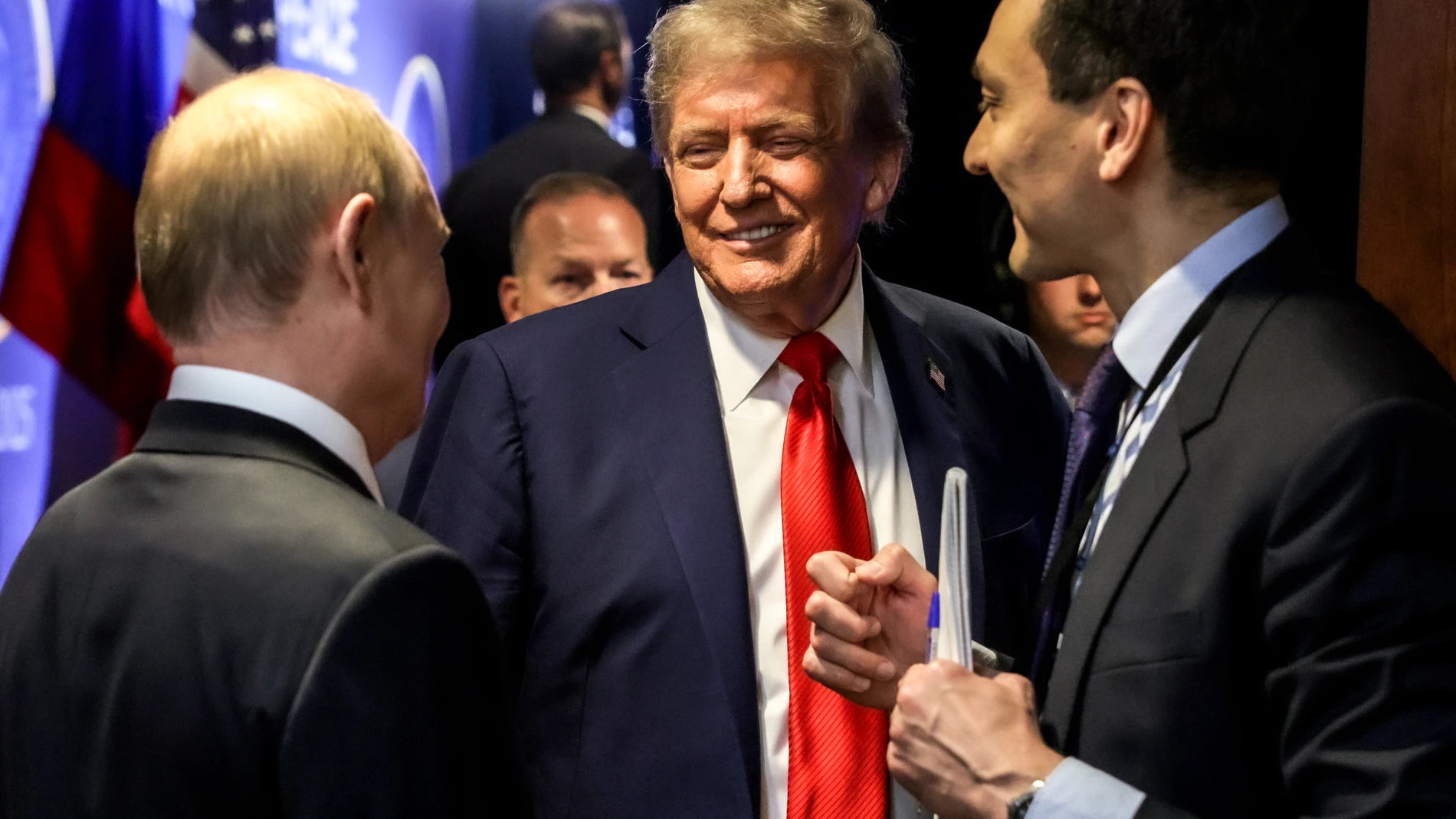 USA, ANCHORAGE - AUGUST 16, 2025: Vladimir Putin, President of Russia, and his US counterpart Donald Trump emerge after a joint press conference on their meeting at Joint Base Elmendorf-Richardson Europa Press/Contacto/Gavriil Grigorov 16/08/2025 ONLY FOR USE IN SPAIN