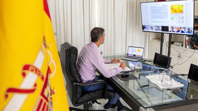Sánchez preside la reunión de coordinación por los incendios