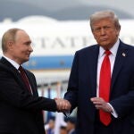 Putin saluda a Trump en Alaska