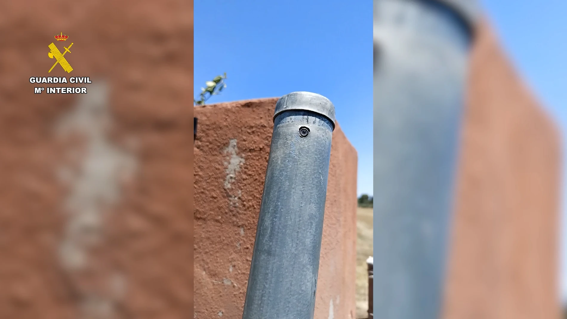 Cámara instalada en una tubería para vigilar la llegada de las fuerzas de seguridad