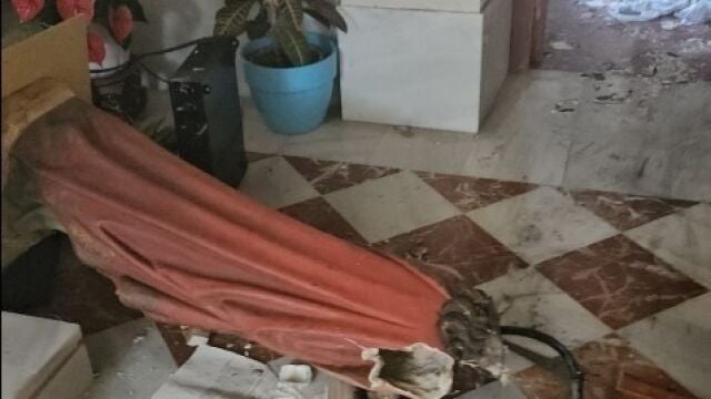 Destrozos en la iglesia