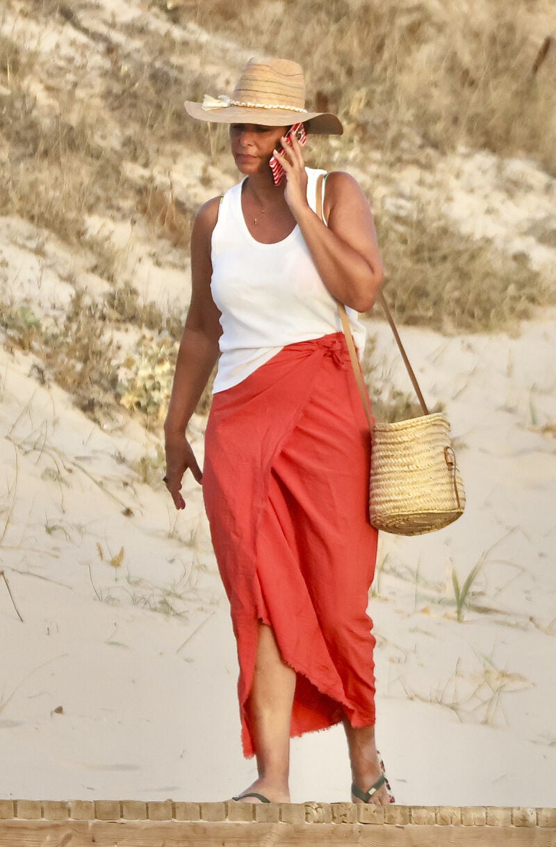El look de Nuria Roca en la playa.