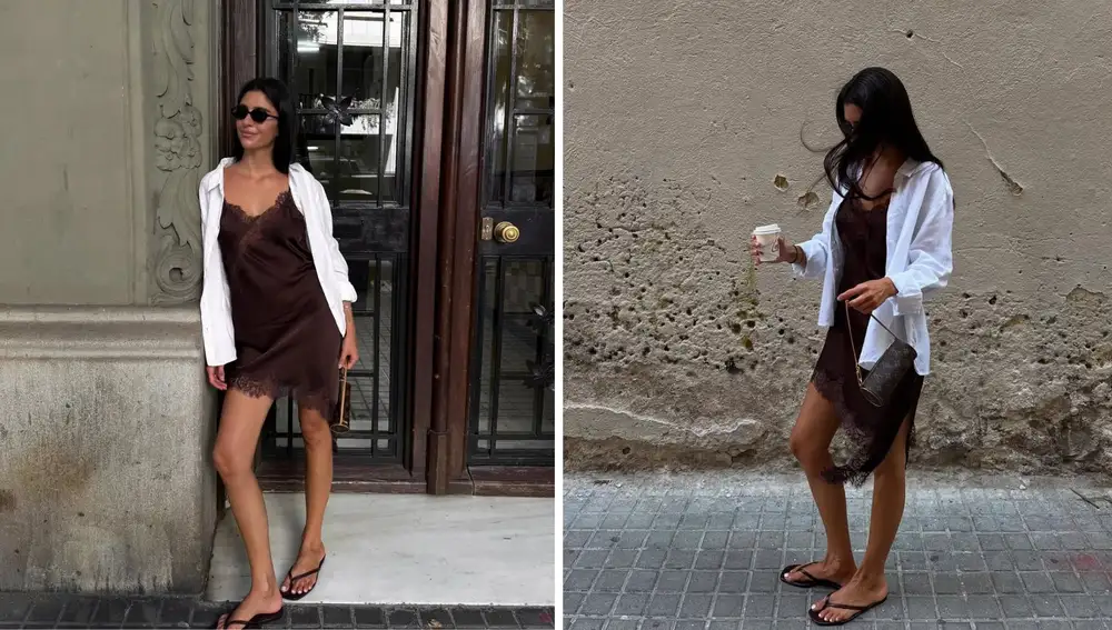 Vestido lencero marrón con camisa blanca abierta y flip-flops.