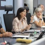 Robles sostiene que solo la UME puede atacar el fuego y acusa al PP de "demagogia" por pedir más medios militares