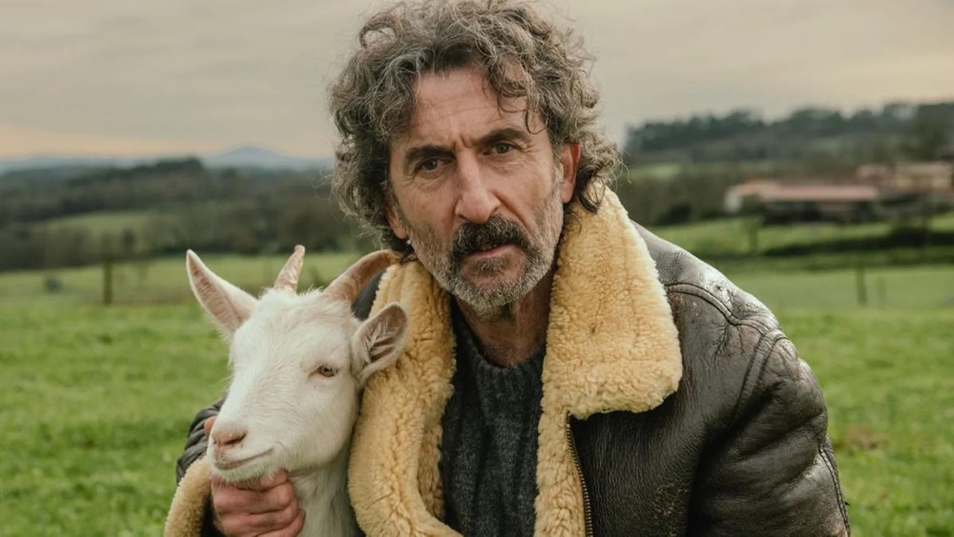 Luis Zahera da vida a Antón, un veterinario rural gallego en 'Animal', la nueva comedia de Netflix