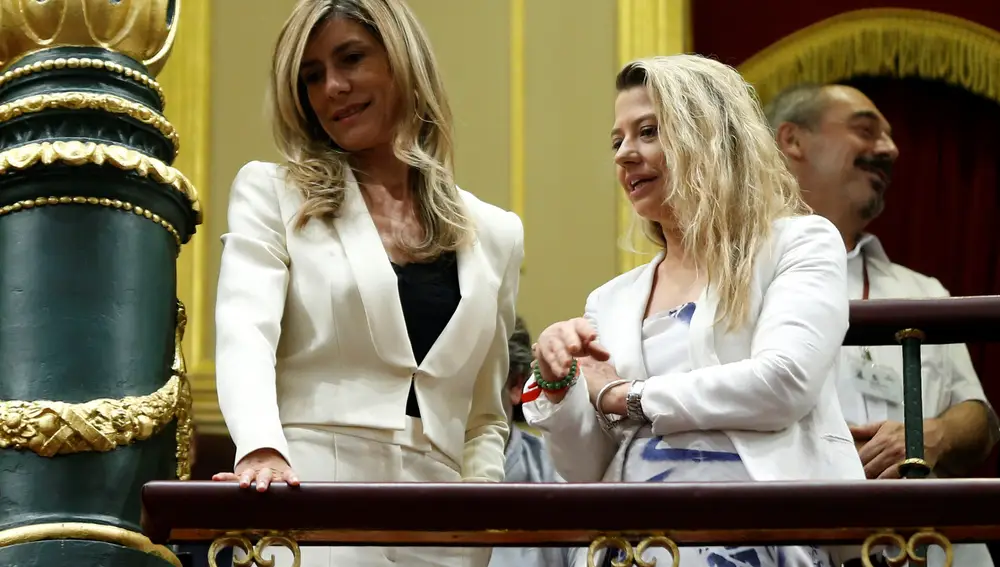 El juez imputa a Begoña Gómez y a su asesora por malversación y las cita en septiembre