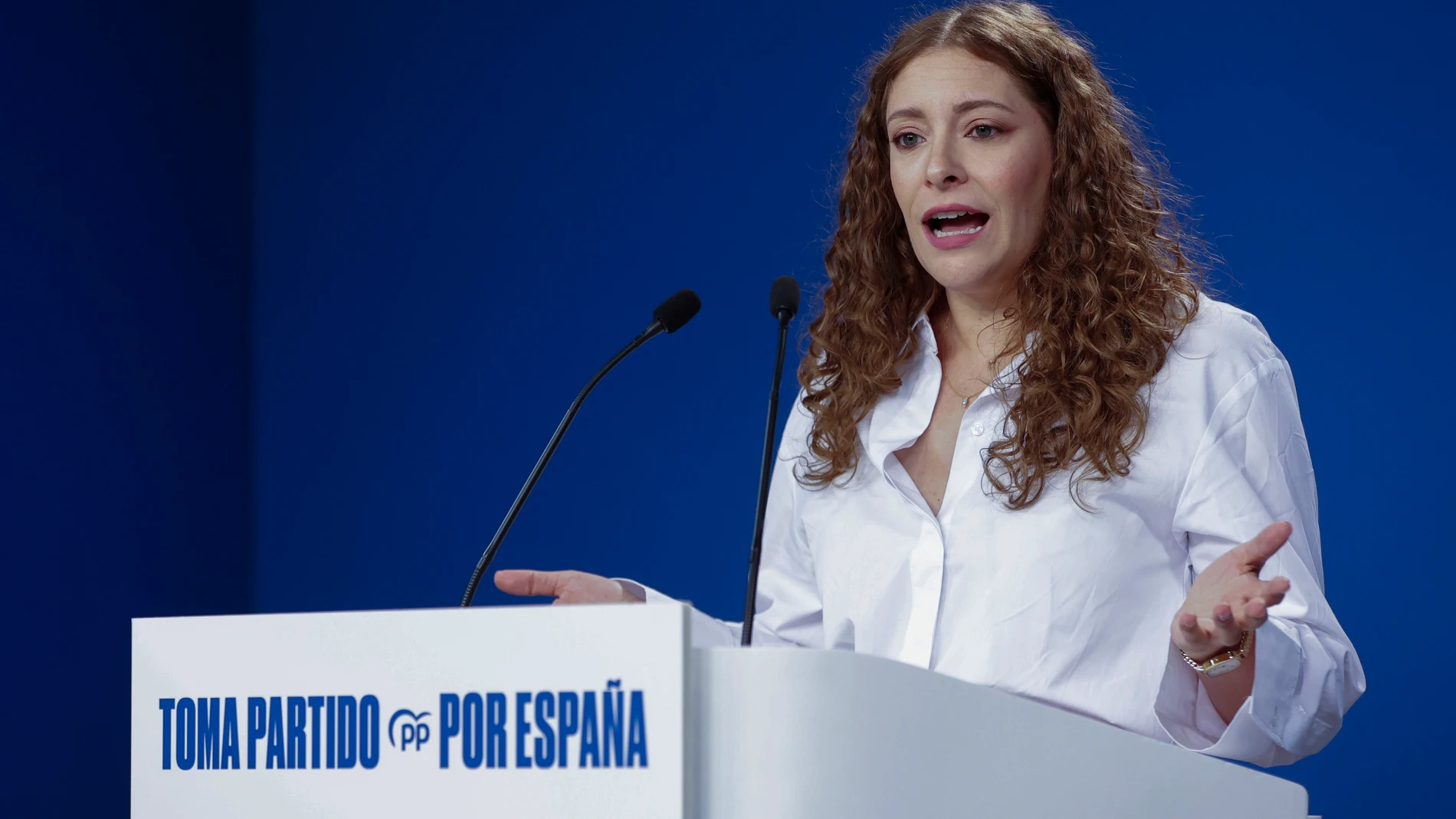 MADRID, 18/08/2025.- La portavoz del PP en el Congreso, Ester Muñoz, durante la rueda de prensa que ha ofrecido este lunes en la sede del partido, en Madrid. EFE/ Mario Morón