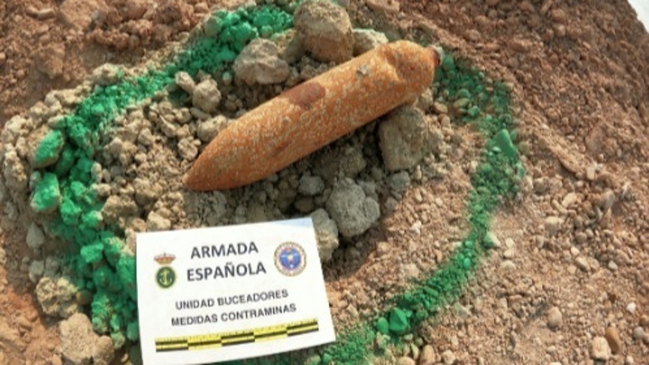 La Armada desactiva una bomba de aviación en el Puerto de Valencia