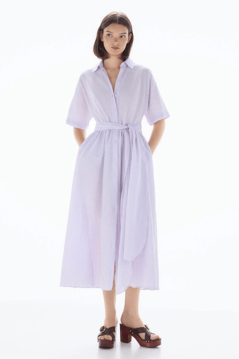 Vestido camisero seersucker.