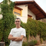 Jesús del Río regenta la Casa Rural Aguas Frías, en La Omañuela