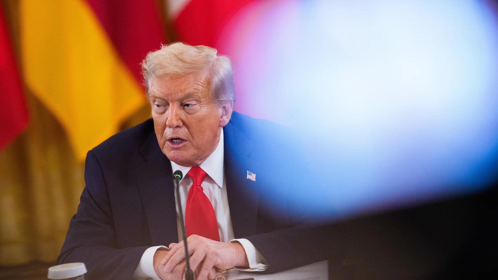 WASHINGTON (United States), 19/08/2025.- United States President Donald J Trump speaks during a Multilateral Meeting with European Leaders in the East Room of the White House in Washington, DC, USA, 18 August 2025. European Leaders are at the White House in support of President Zelenskyy following President Trump’s meeting with President Vladimir Putin of Russia in Anchorage, Alaska, USA, on August 15, 2025. (Rusia, Ucrania, Estados Unidos) EFE/EPA/AARON SCHWARTZ / POOL