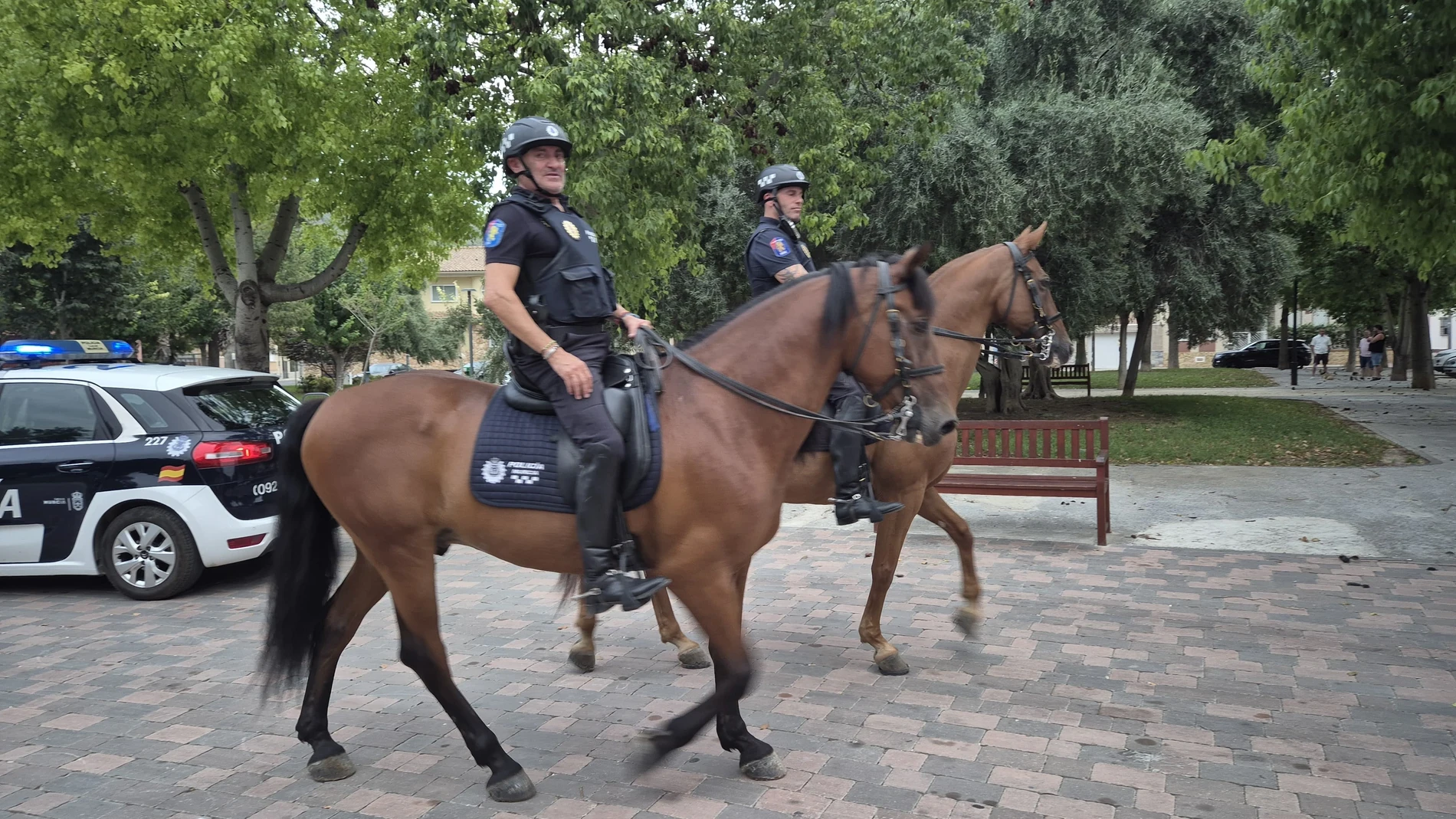 Agentes de Policía Local de Murcia a caballo REMITIDA / HANDOUT por AYUNTAMIENTO DE MURCIA Fotografía remitida a medios de comunicación exclusivamente para ilustrar la noticia a la que hace referencia la imagen, y citando la procedencia de la imagen en la firma 19/08/2025