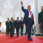 El presidente estadounidense Trump se reúne con el presidente de Ucrania y los líderes europeos en la Casa Blanca