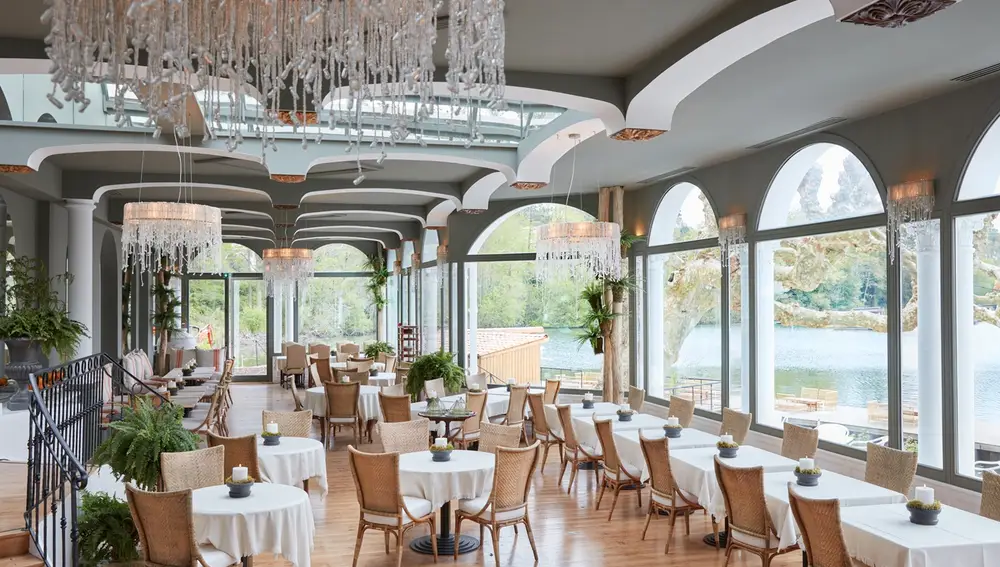 Restaurante de Brindos Lac & Château
