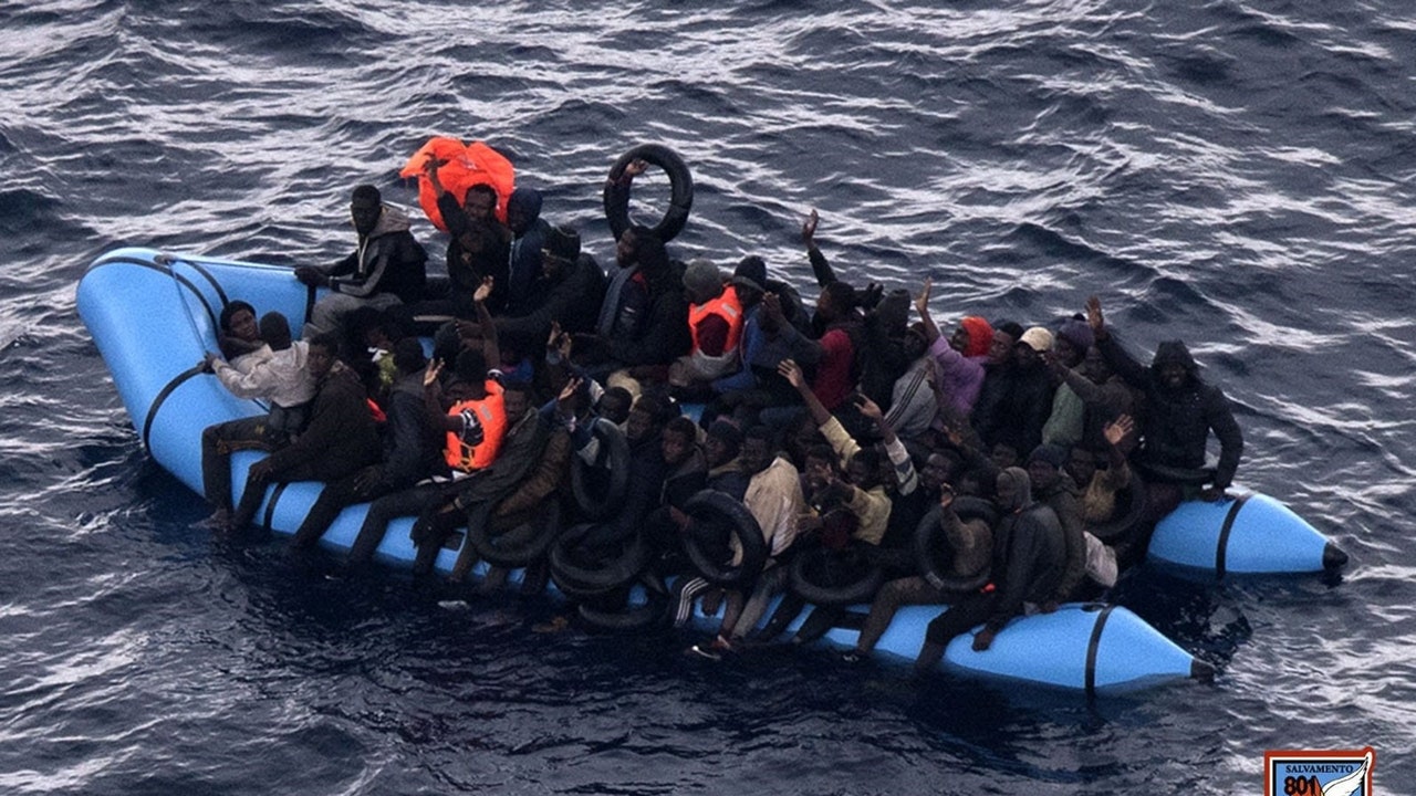Condenado a seis años de cárcel por pilotar una patera con 40 inmigrantes