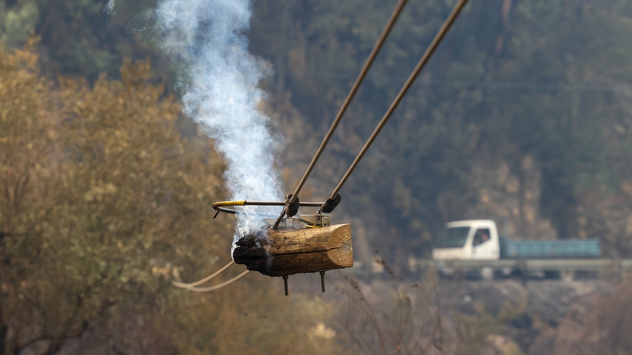 Las autoridades portuguesas detienen a dos jóvenes como sospechosos de causar el incendio forestal de Lousã