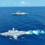 La fragata "Navarra" refuerza su presencia en África y une lazos con la Marina de Kenia