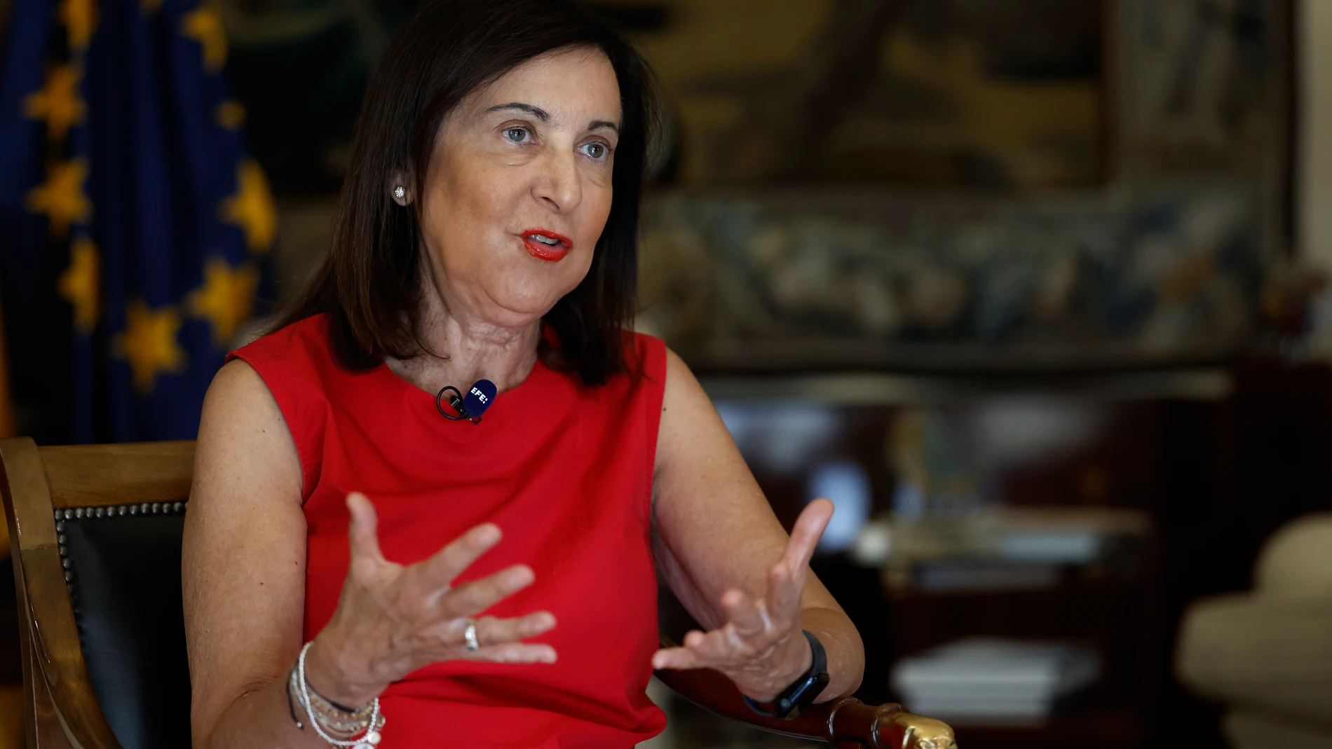 MADRID, 20/08/2025.- La ministra de Defensa, Margarita Robles, ha asegura que España cumplirá "sin ninguna duda" su compromiso de inversión en defensa con los países de la OTAN, aunque no se aprueben los presupuestos generales para el próximo año, y apuesta por la continuidad del Gobierno, porque en el ministerio "no paramos ni un día de trabajar". "Nosotros hemos aceptado un compromiso y lo vamos a cumplir sin ninguna duda", ha enfatizado la ministra en una entrevista con EFE, en la que ha r...