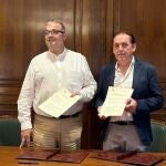 Benito Serrano y Alberto Santamaría firman el convenio de colaboración