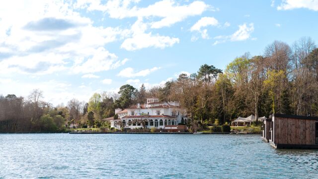 Brindos Lac & Château: Música, bienestar y gastronomía a orillas del agua