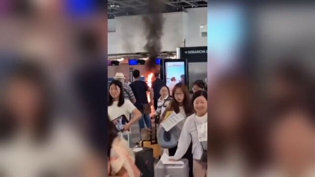 Detenido un hombre por incendiar y martillear un mostrador del aeropuerto de Milán