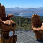 Imagen de las esculturas en el mirador. 
