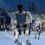 El robot vencedor de la prueba de los 100 metros lisos de la primera Olimpiada de Robots