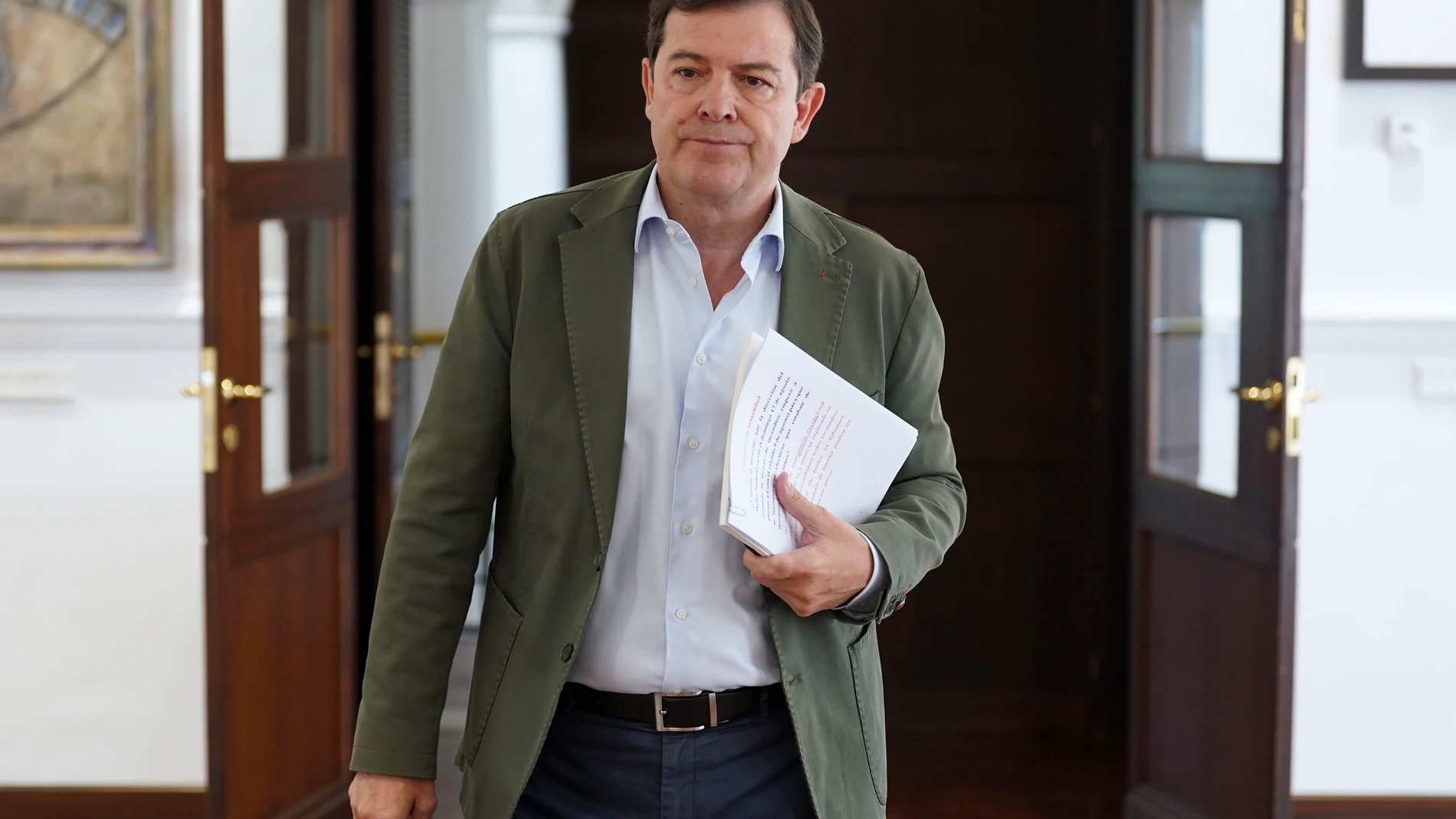 VALLADOLID, 20/08/2025.- El presidente de la Junta de Castilla y León, Alfonso Fernández Mañueco, detalla las líneas generales de las ayudas urgentes que prevé para las zonas afectadas por los incendios en esta Comunidad, dotadas con una partida inicial de 100 millones de euros. EFE/Nacho Gallego