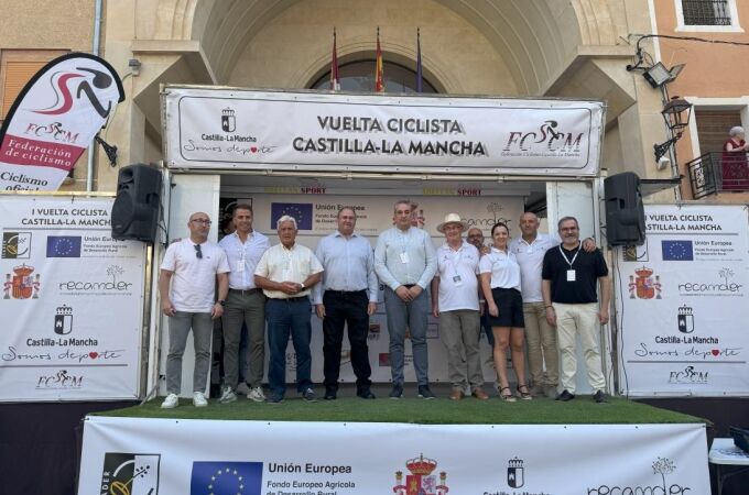 Arranque de la I Vuelta Ciclista a Castilla-La Mancha en Ontur (Albacete).