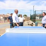 Miguel Ángel de Vicente en una visita a la localidad de Gallegos