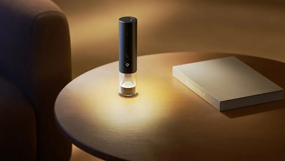 Esta linterna se puede usar a modo de lampara de mesa