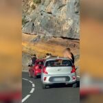¿Cuánto cuesta ir sin cinturón y con el cuerpo fuera del vehículo en el Teide? La Guardia Civil denuncia a ocho turistas por esta temeridad