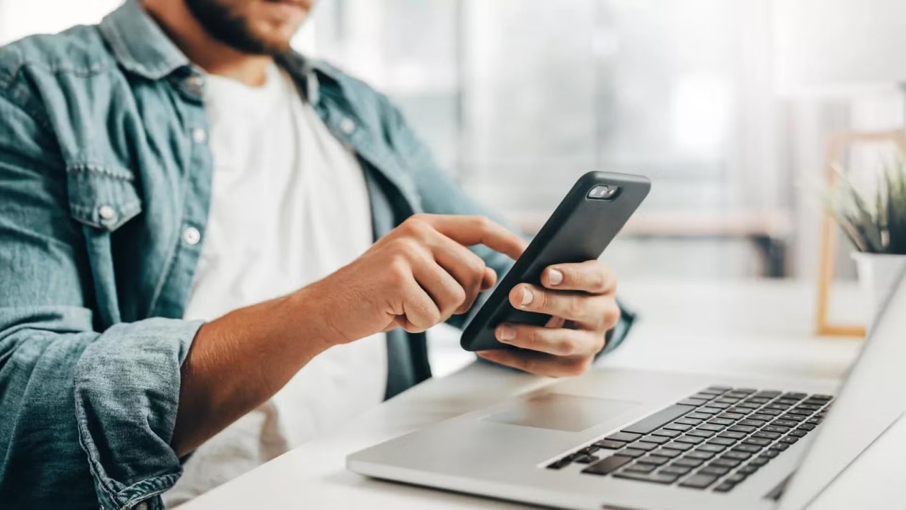El auge del microcrédito digital en 2025: de la sucursal bancaria a la inmediatez del móvil
