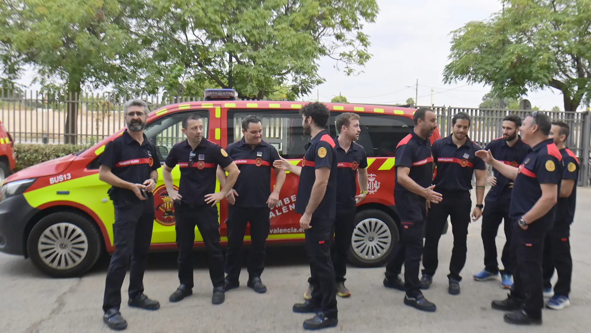 Parte hacia León el relevo del contingente de bomberos de València que colabora en la extinción de los incendios forestales