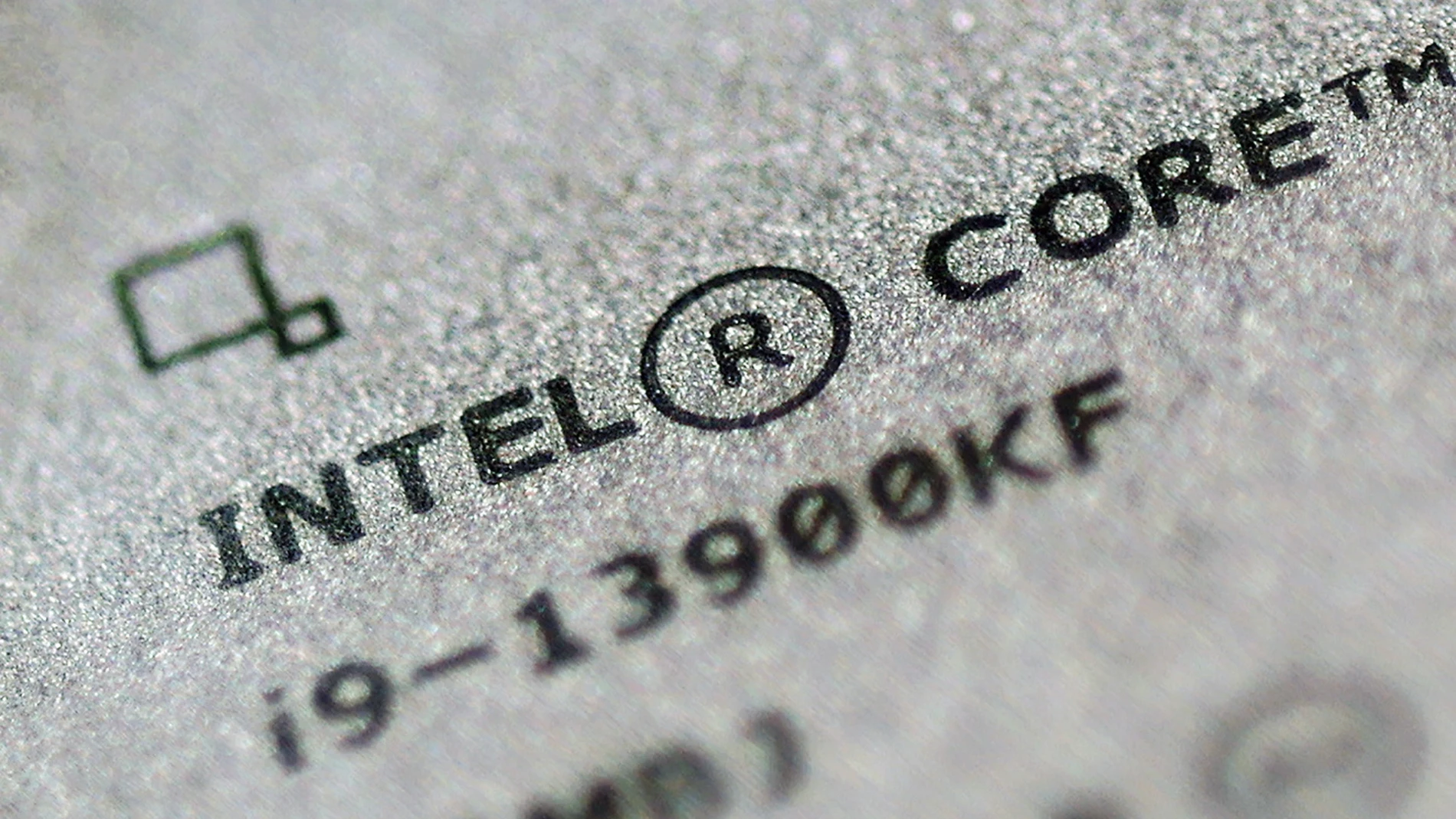 Berlin (Germany), 21/08/2025.- The Intel logo is photographed on a chip in Berlin, Germany, 21 August 2025. The White House has confirmed that the Trump administration is in talks with Intel about acquiring a stake of up to 10 percent in the chipmaker. (Alemania) EFE/EPA/HANNIBAL HANSCHKE ILLUSTRATION
