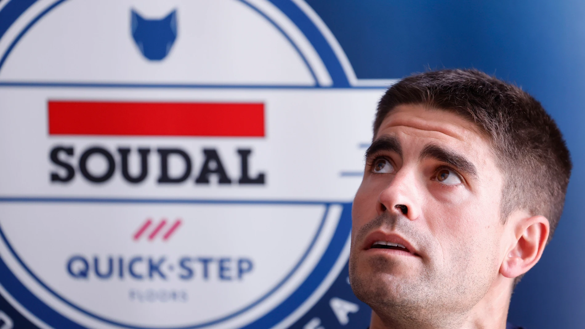 TURÍN, 21/08/2025.- El ciclista alavés Mikel Landa (Soudal-Quick Step) llega a la salida de Turín de la 80ª Vuelta a España con "ambición y ganas" de intentar ganar una etapa, pero consciente de que deberá comprobar definitivamente su recuperación tras haber competido tan solo hace un par de semanas en la Vuelta a Burgos después de su grave caída en la primera etapa del Giro de Italia. EFE/ Javier Lizón