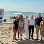 Camarero y Martínez Mus en la playa de Xilxes adaptada para personas con discapacidad