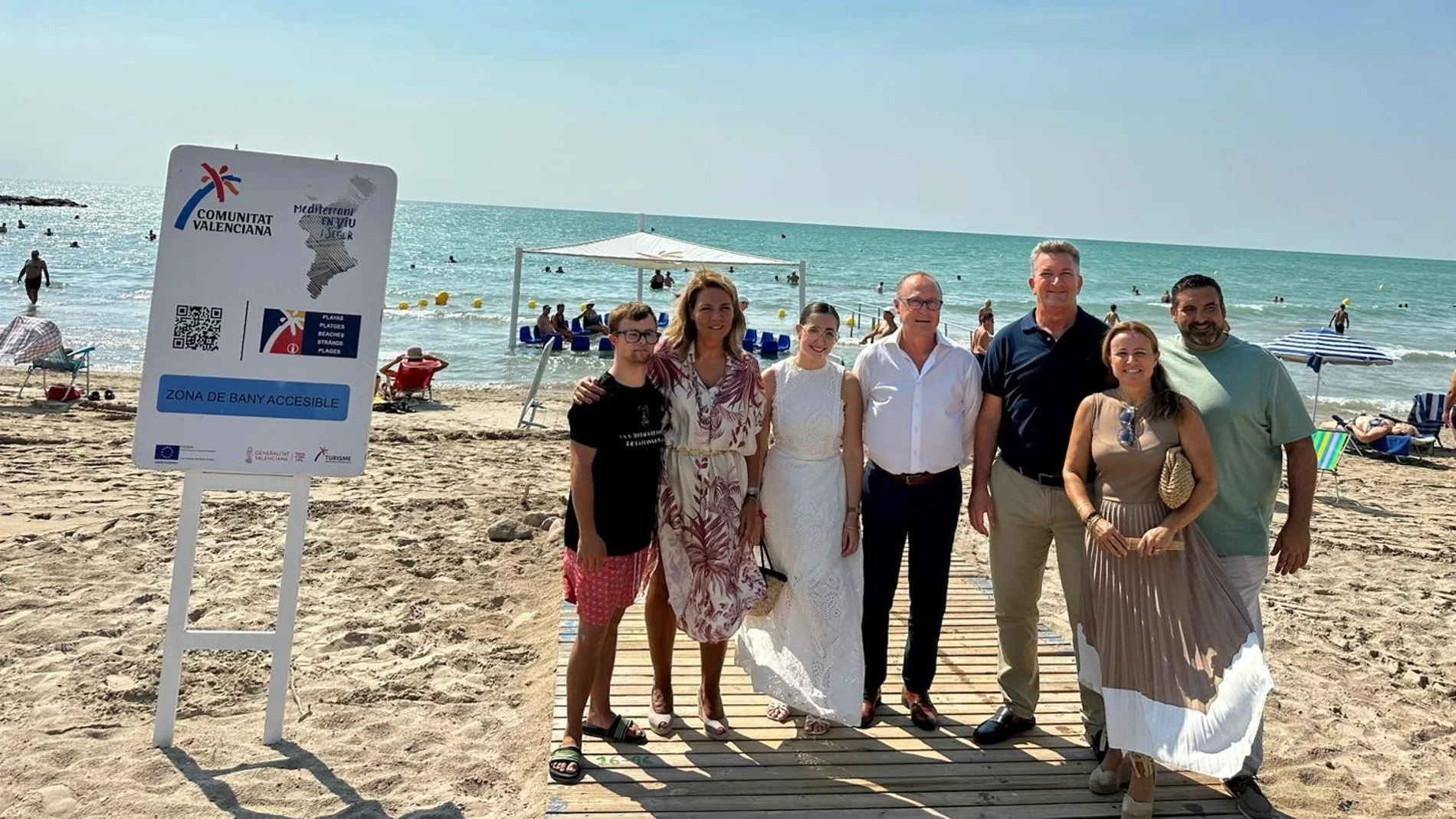 Camarero y Martínez Mus en la playa de Xilxes adaptada para personas con discapacidad