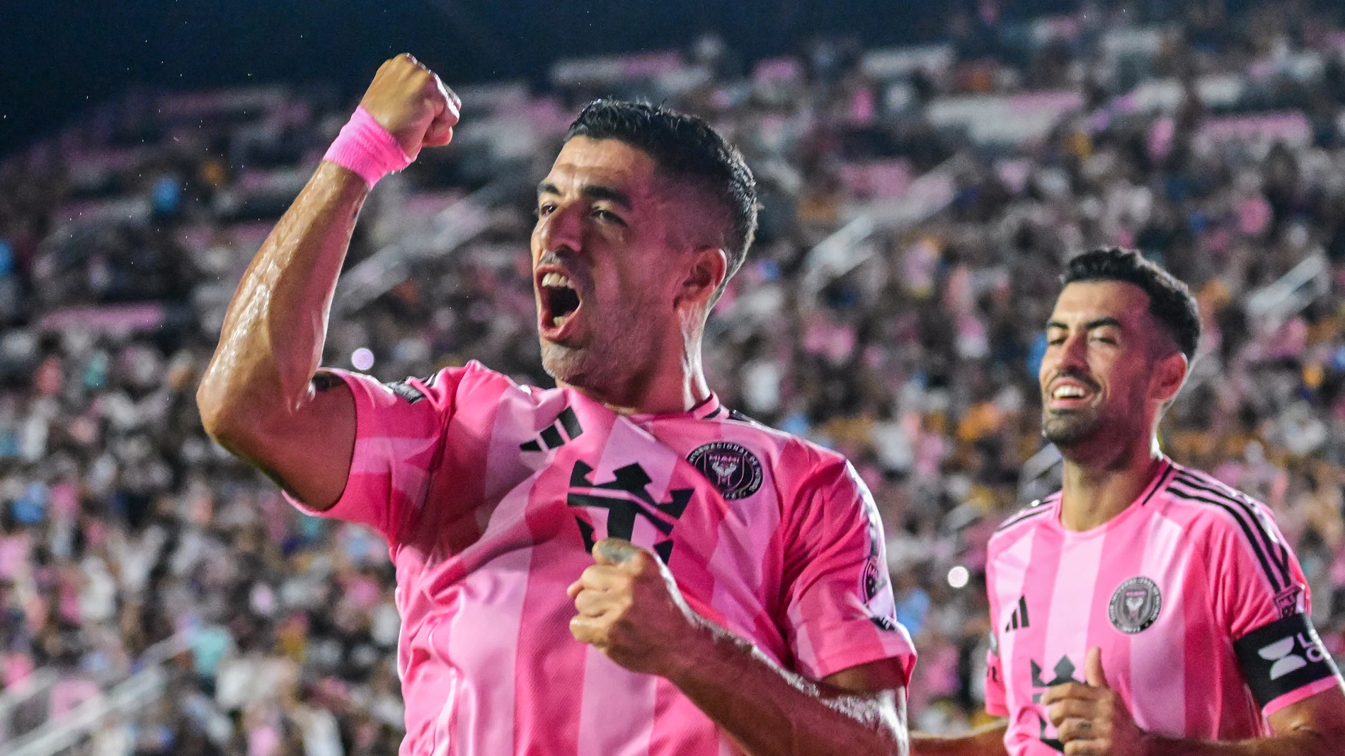 AME2343. FORT LAUDERDALE (ESTADOS UNIDOS), 20/08/2025.- Luis Suárez del Inter Miami celebra un gol este miércoles, durante un partido de cuartos de final de la Leagues Cup 2025 entre el Inter Miami y Tigres en Fort Lauderdale (EE. UU). EFE/ Giorgio Viera
