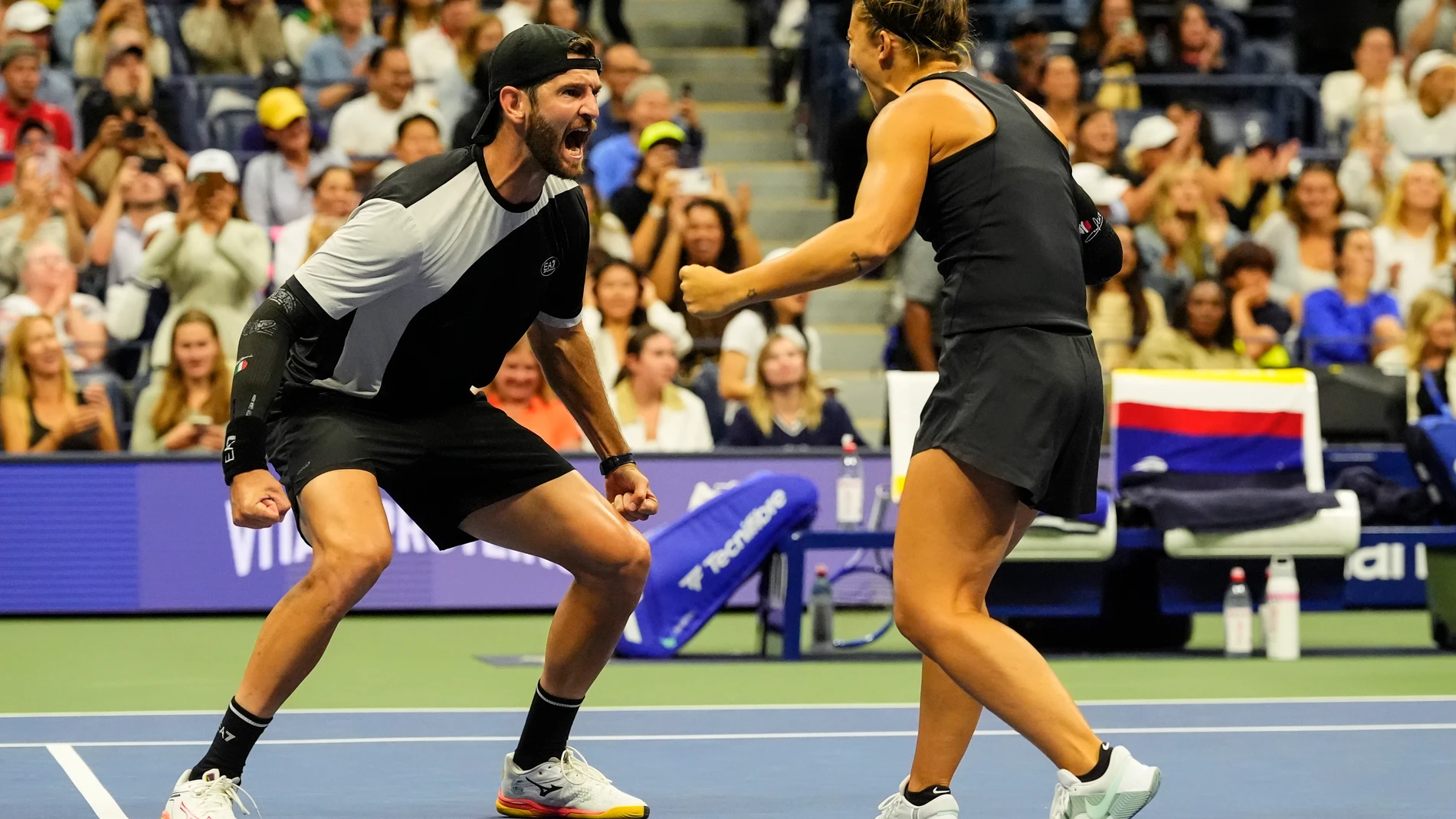 Vavassori y Errani celebran su victoria en la final de dobles mixto del US Open