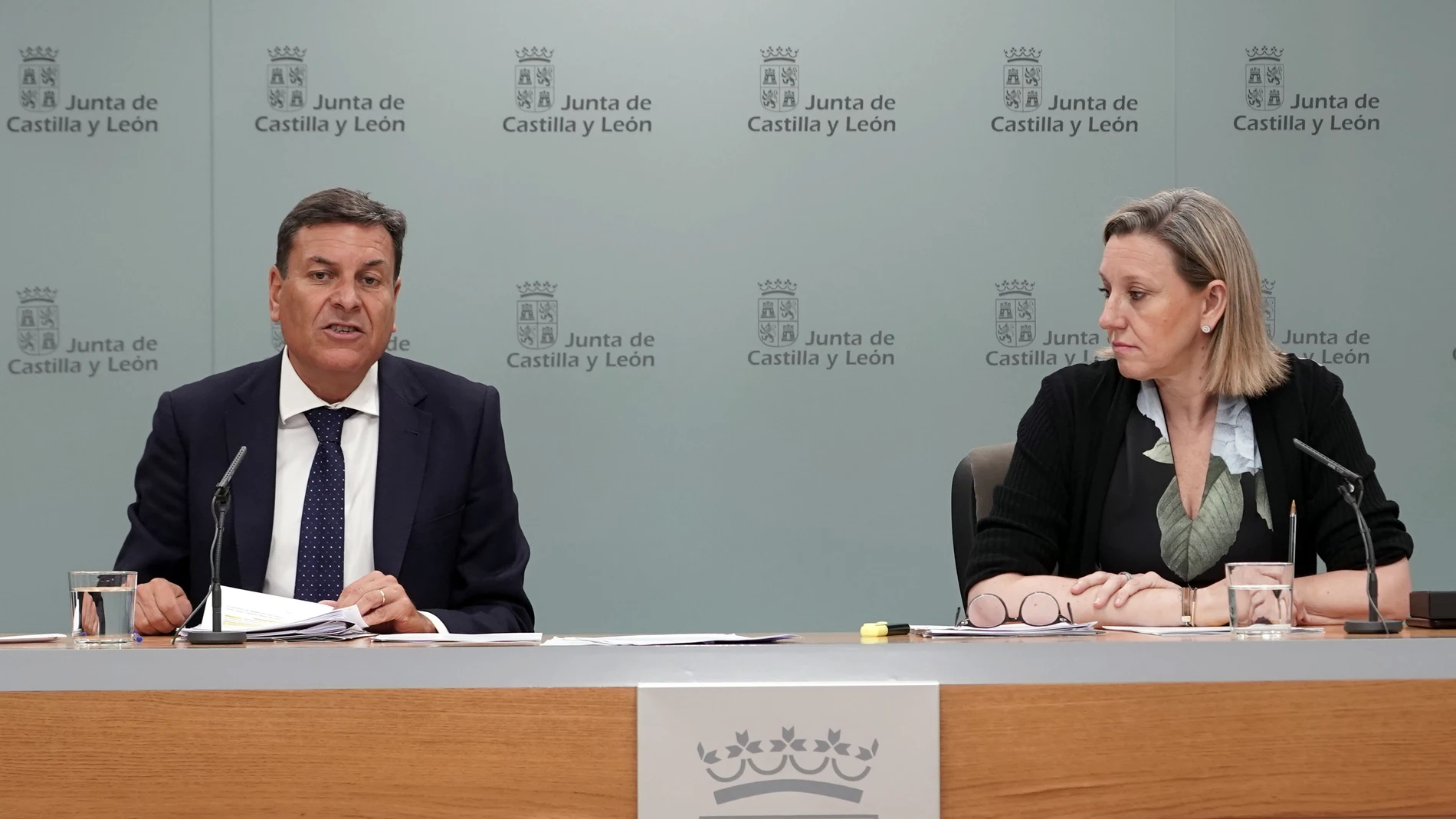 Carlos Fernández Carriedo e Isabel Blanco en la rueda de prensa del Consejo de Gobierno