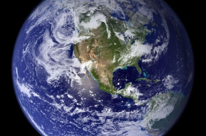 El planeta Tierra con dos (o tres) de los continentes que más discordia han generado