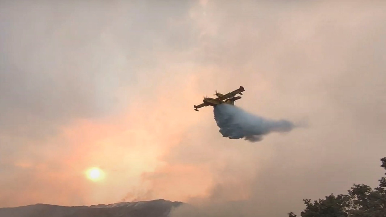 El incendio de Porto (Zamora) vuelve a saltar a León y provoca el desalojo de La Baña