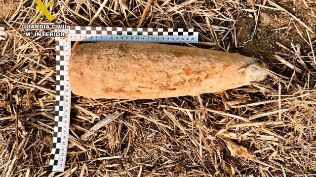 La Guardia Civil desactiva un proyectil de artillería de la Guerra Civil hallado en Villanueva de la Serena